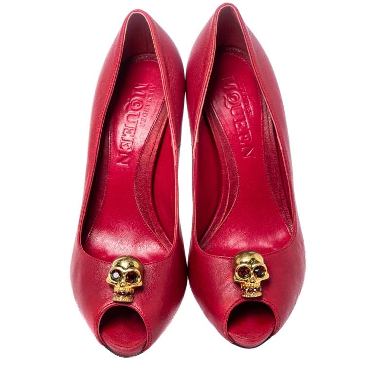 Pre Owned Alexander McQueen Red Leather Skull Pumps Size 37