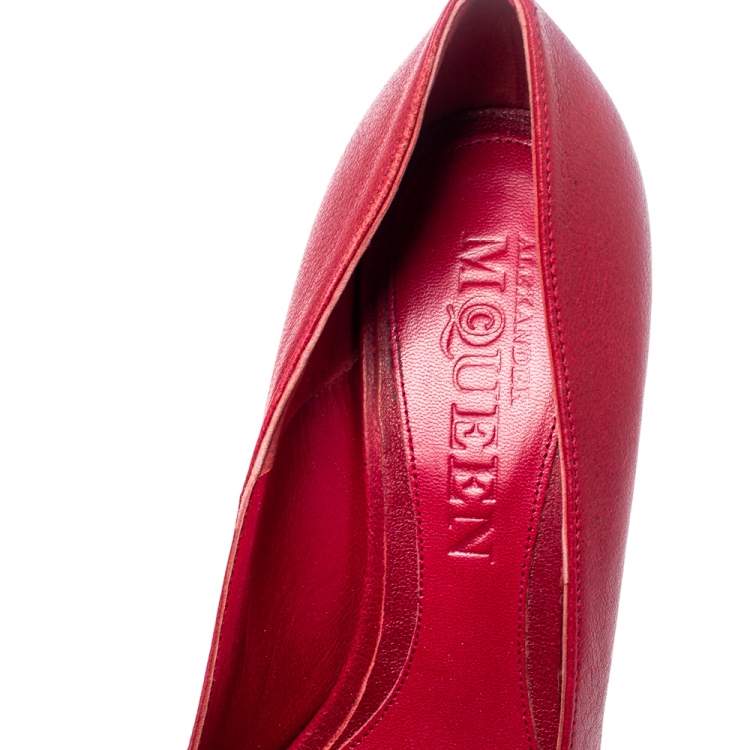 Pre Owned Alexander McQueen Red Leather Skull Pumps Size 37