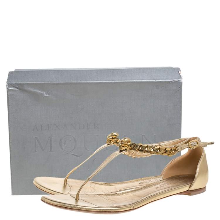 Pre Owned Alexander McQueen Gold Leather Skull Chain Thong Flat Sandals Size 39