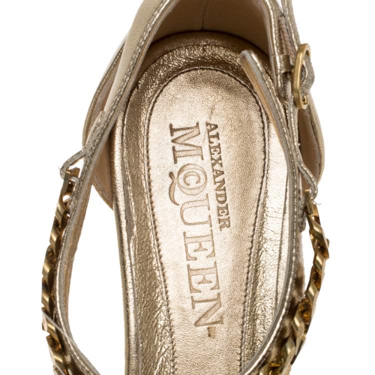 Pre Owned Alexander McQueen Gold Leather Skull Chain Thong Flat Sandals Size 39
