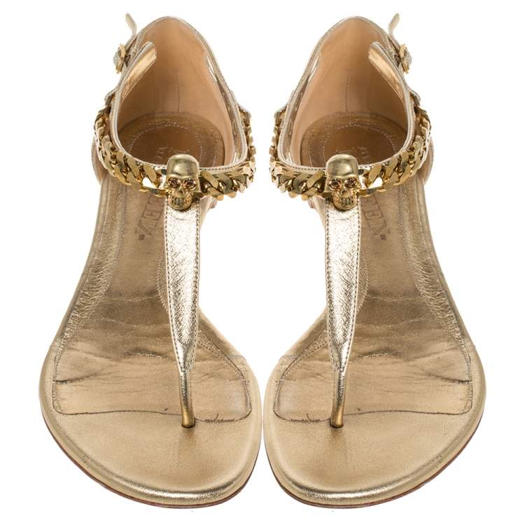 Pre Owned Alexander McQueen Gold Leather Skull Chain Thong Flat Sandals Size 39