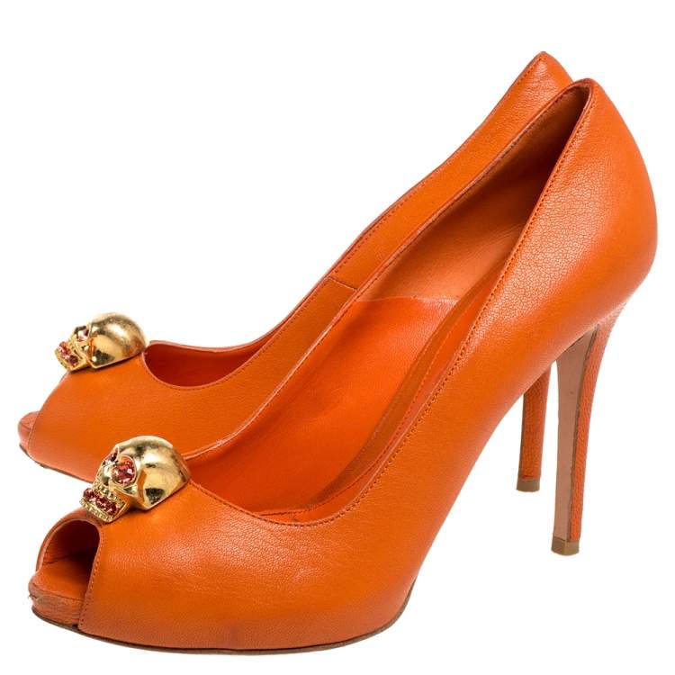 Pre Owned Alexander McQueen Orange Leather Skull Peep Toe Pumps Size 37.5