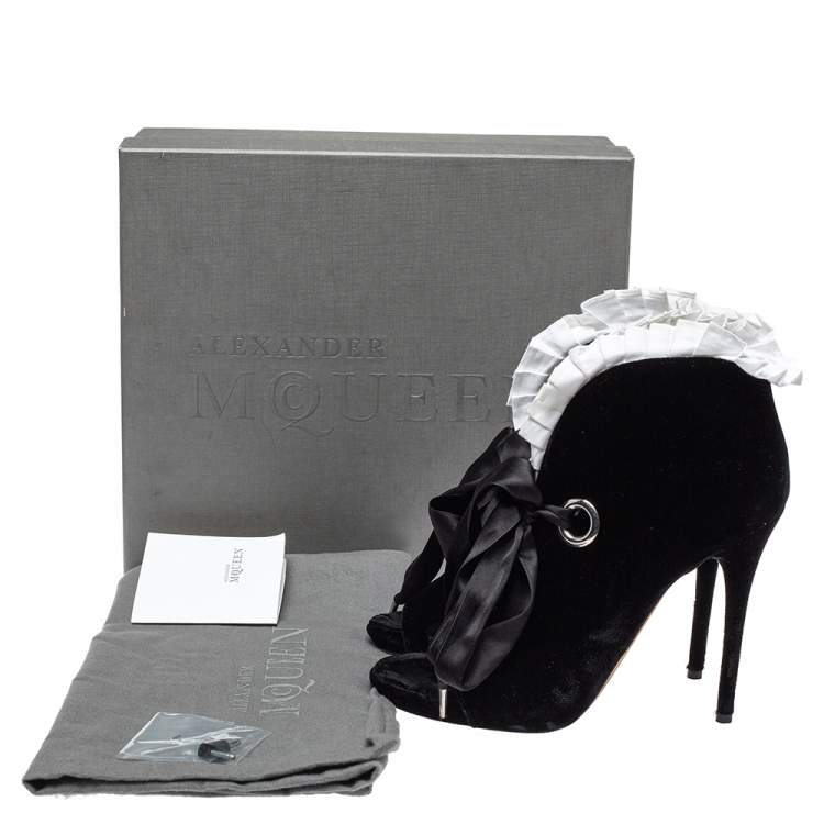 Pre Owned Alexander McQueen Black/White Velvet And Fabric Pleat Trim Bow Ankle Booties Size 38