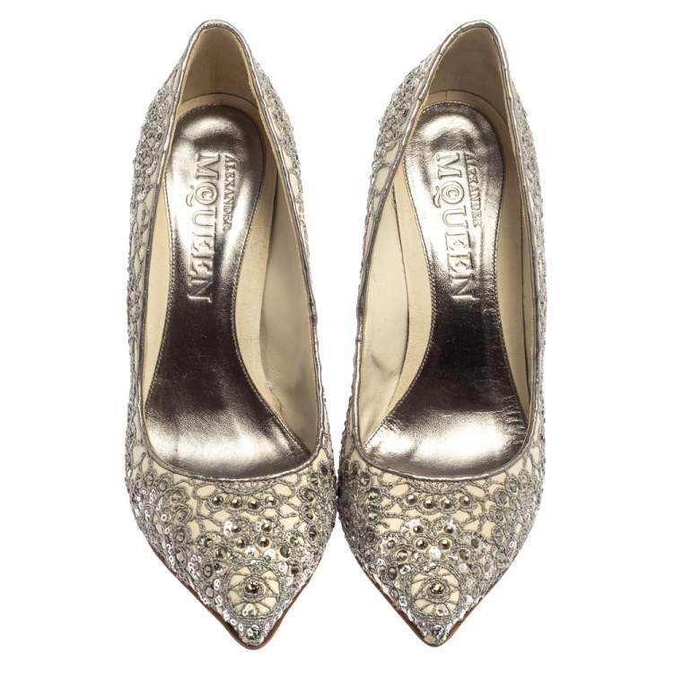 Pre Owned Alexander McQueen Silver/Off White Lace And Leather Crystal Embellish  Pointed Toe Pumps Size 39.5