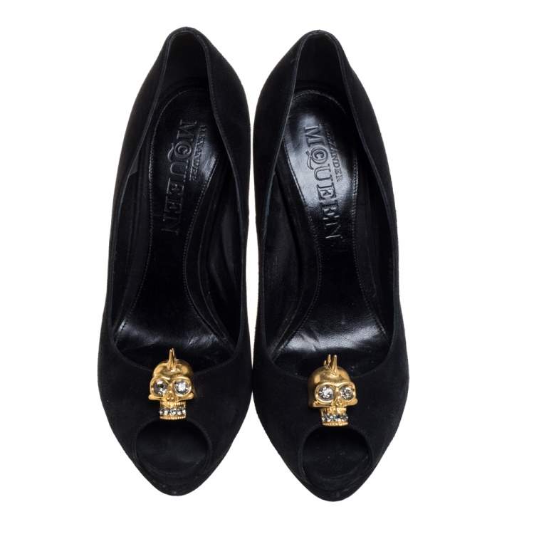 Pre Owned Alexander McQueen Black Suede Crystal Embellished Skull Peep Toe Pumps Size 38