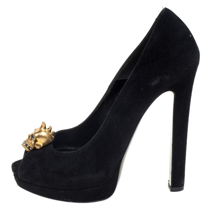 Pre Owned Alexander McQueen Black Suede Crystal Embellished Skull Peep Toe Pumps Size 38
