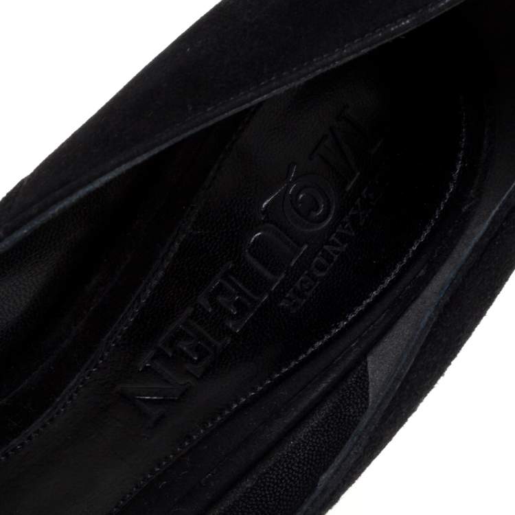 Pre Owned Alexander McQueen Black Suede Crystal Embellished Skull Peep Toe Pumps Size 38