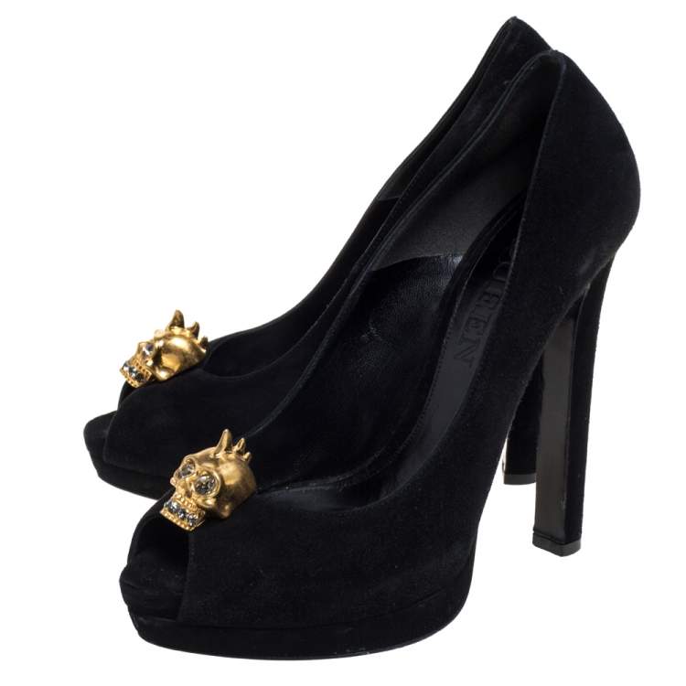 Pre Owned Alexander McQueen Black Suede Crystal Embellished Skull Peep Toe Pumps Size 38