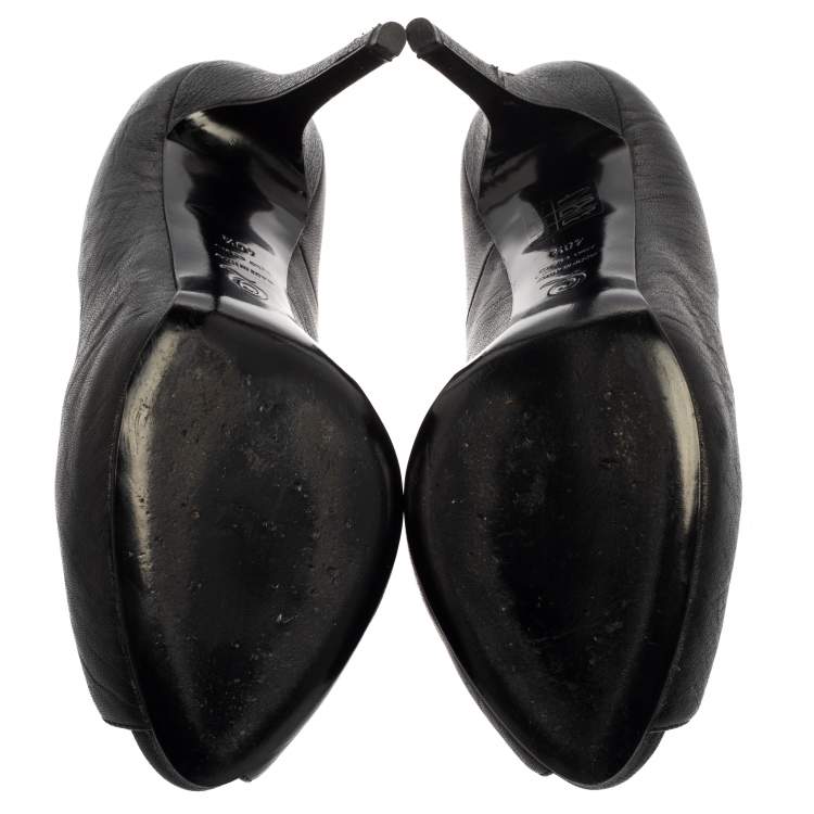 مملوكة مسبقًا Alexander McQueen Black Leather Skull Peep Toe  Pumps Size 40.5