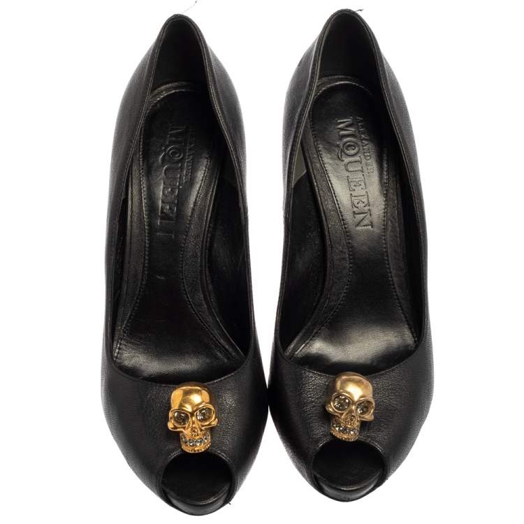 Pre Owned Alexander McQueen Black Leather Peep Toe Skull Pumps Size 39.5