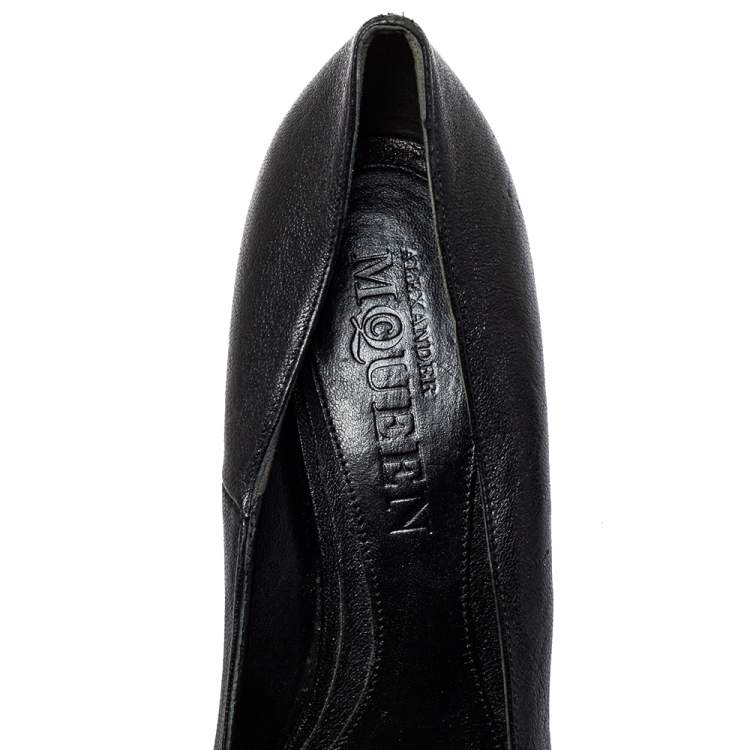 Pre Owned Alexander McQueen Black Leather Crystal Embellished Skull Detail Peep Toe Pumps Size 40