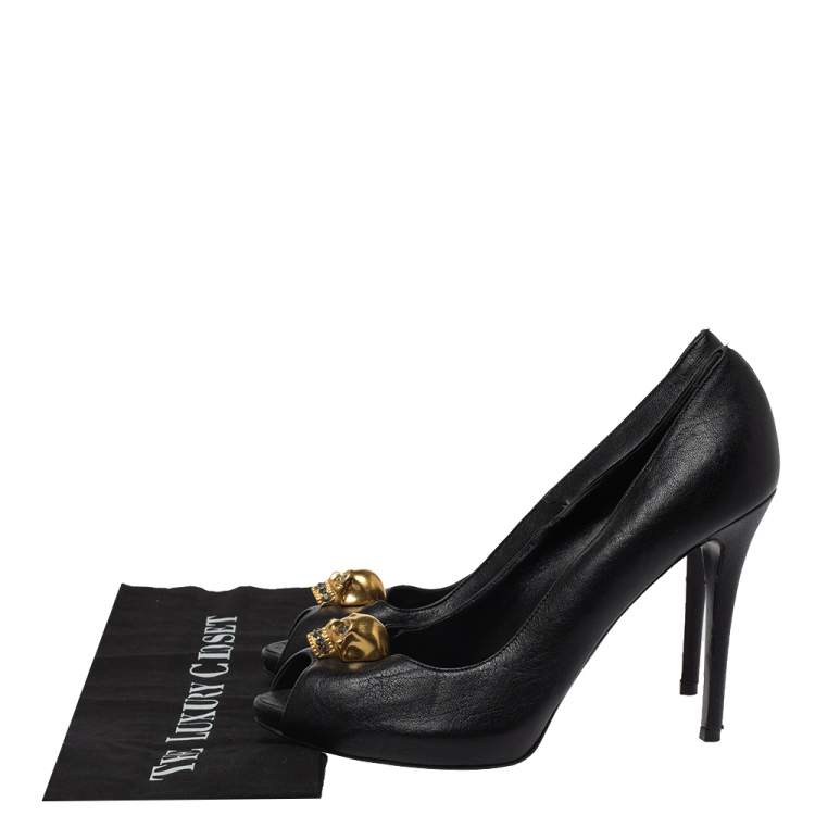Pre Owned Alexander McQueen Black Leather Crystal Embellished Skull Detail Peep Toe Pumps Size 40