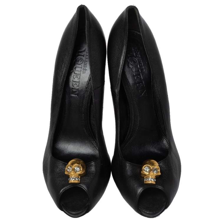 Pre Owned Alexander McQueen Black Leather Crystal Embellished Skull Detail Peep Toe Pumps Size 40