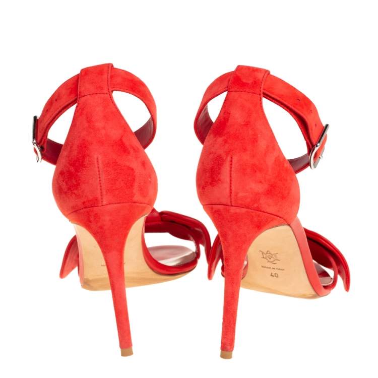 مملوكة مسبقًا Alexander McQueen Red Suede And Leather Bow Embellished Ankle Strap Sandals Size 40