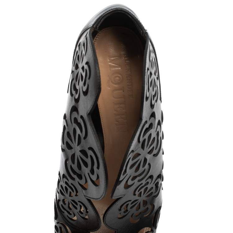 مملوكة مسبقًا Alexander McQueen Black Floral Laser Cut Leather Peep Toe Booties Size 39