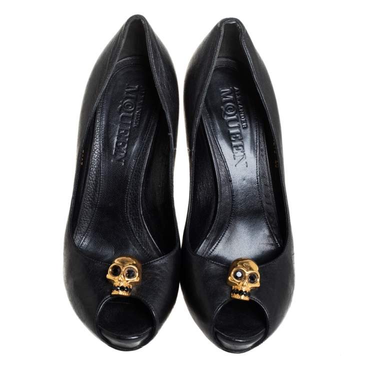 Pre Owned Alexander McQueen Black Leather Crystal Embellished Skull Detail Peep Toe Platform Pumps Size 40