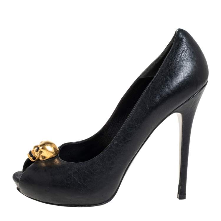 Pre Owned Alexander McQueen Black Leather Crystal Embellished Skull Detail Peep Toe Platform Pumps Size 40