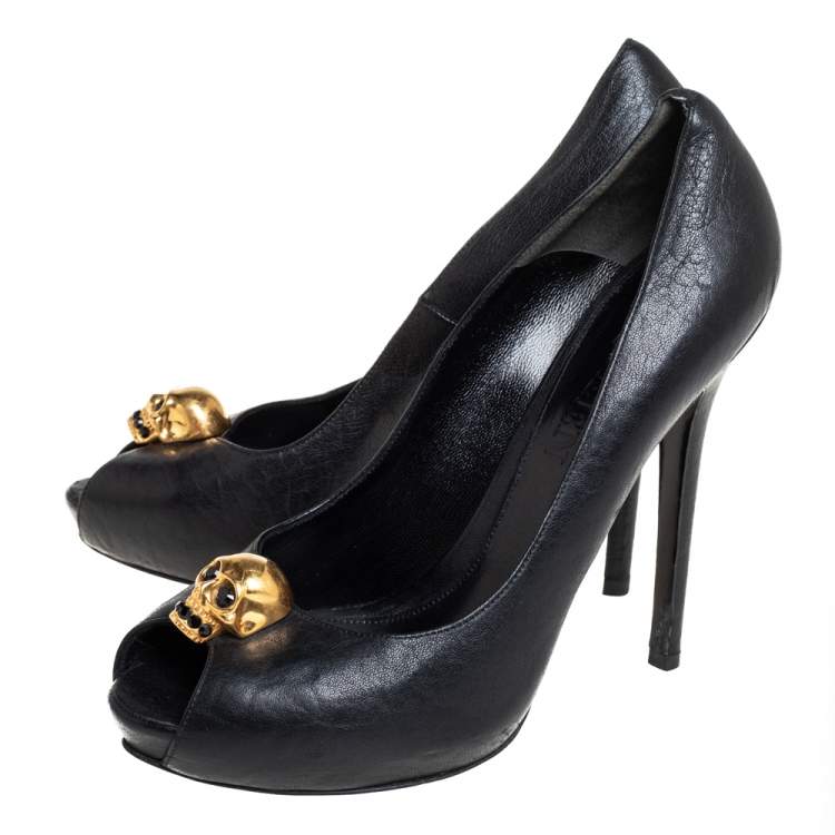 Pre Owned Alexander McQueen Black Leather Crystal Embellished Skull Detail Peep Toe Platform Pumps Size 40