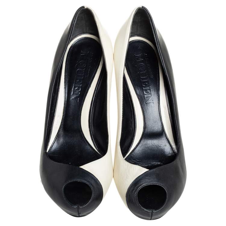Pre Owned Alexander McQueen Black/White  Leather Peep Toe  Pumps Size 38.5