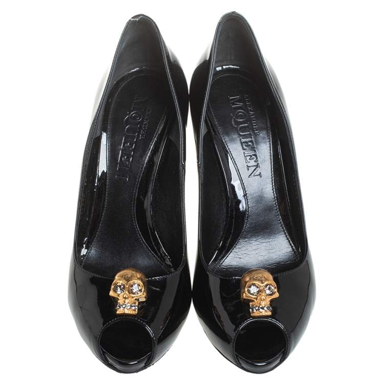 Pre Owned Alexander McQueen Black Patent Leather Crystal Embellished Skull Peep Toe Pumps Size 38