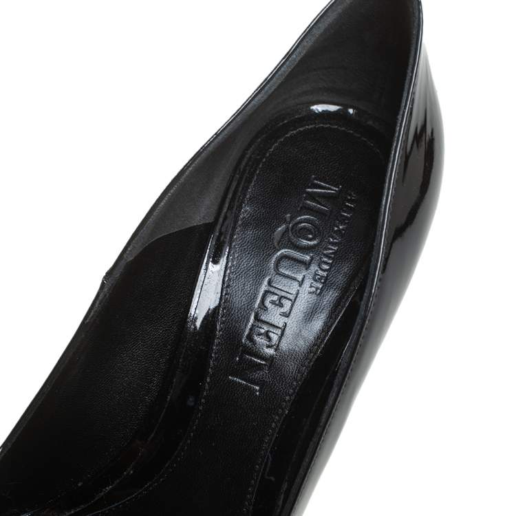 Pre Owned Alexander McQueen Black Patent Leather Crystal Embellished Skull Peep Toe Pumps Size 38