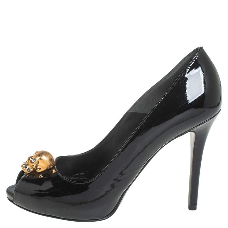 Pre Owned Alexander McQueen Black Patent Leather Crystal Embellished Skull Peep Toe Pumps Size 38