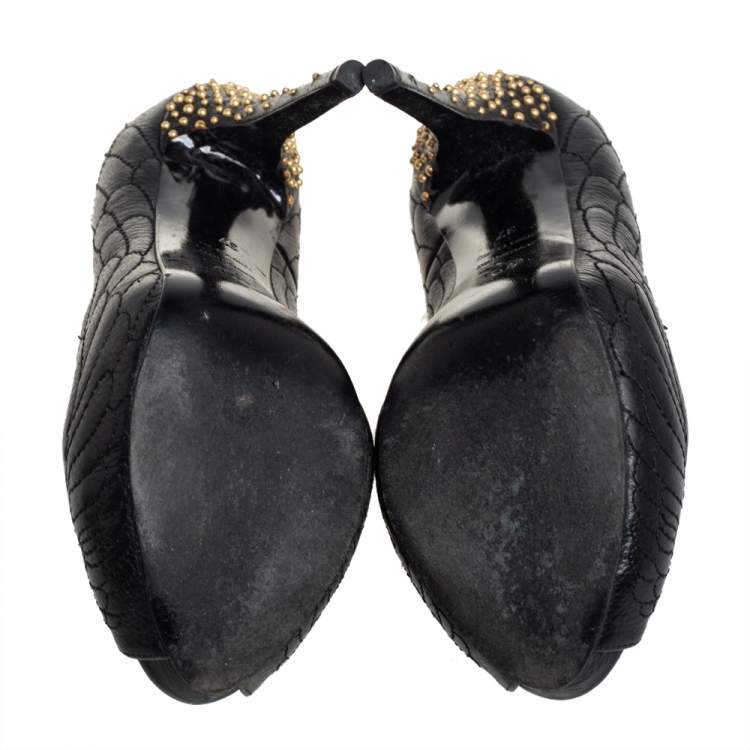 مملوكة مسبقًا Alexander McQueen Black Leather Crystal Embellished Skull Peep Toe Pumps Size 37