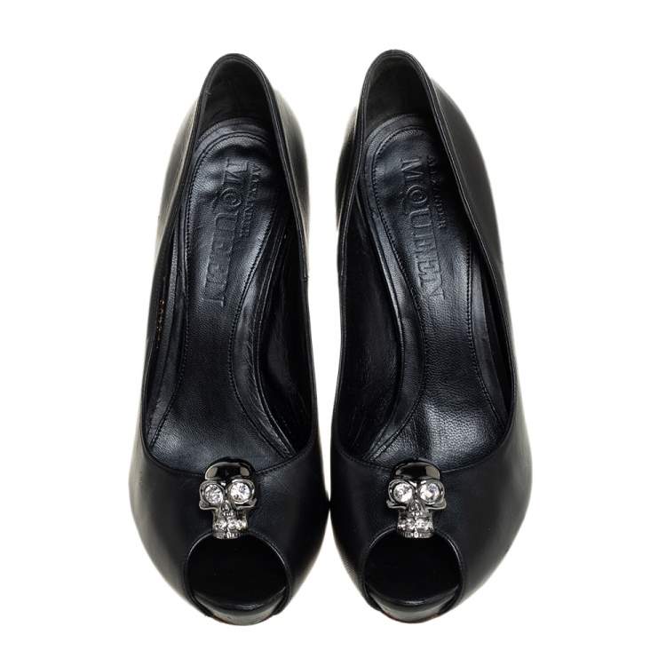 Pre Owned Alexander McQueen Black Leather Crystal Embellished Skull Detail Peep Toe Platform Pumps Size 37