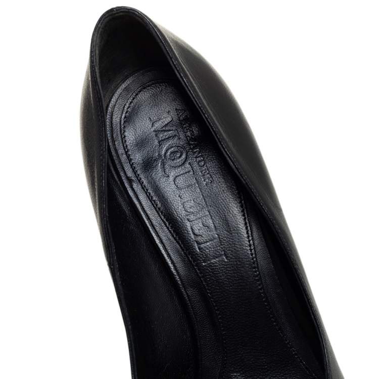 Pre Owned Alexander McQueen Black Leather Crystal Embellished Skull Detail Peep Toe Platform Pumps Size 37