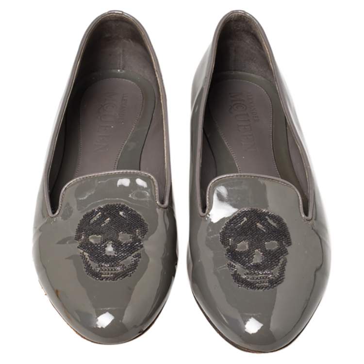 Pre Owned Alexander McQueen Grey Patent Leather Sequin Skull Smoking Slippers Size 39
