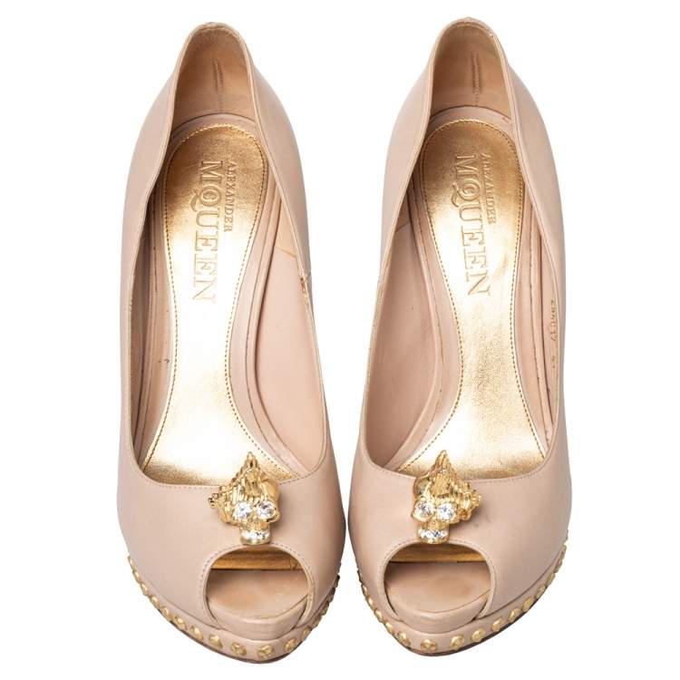 Pre Owned Alexander McQueen Beige Leather Skull Embellished Peep Toe Platform Pumps Size 41
