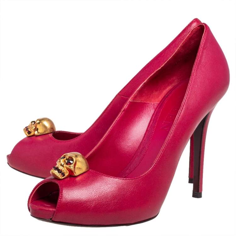 Pre Owned Alexander McQueen Red Leather Crystal Embellished Skull Detail Peep Toe Platform Pumps Size 39