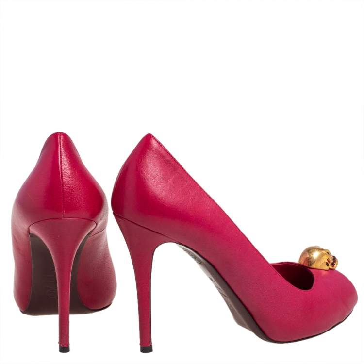 Pre Owned Alexander McQueen Red Leather Crystal Embellished Skull Detail Peep Toe Platform Pumps Size 39