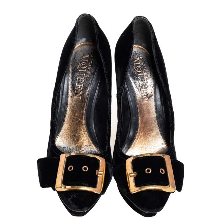 Pre Owned Alexander McQueen Black Velvet Buckle Platform Pumps Size 39