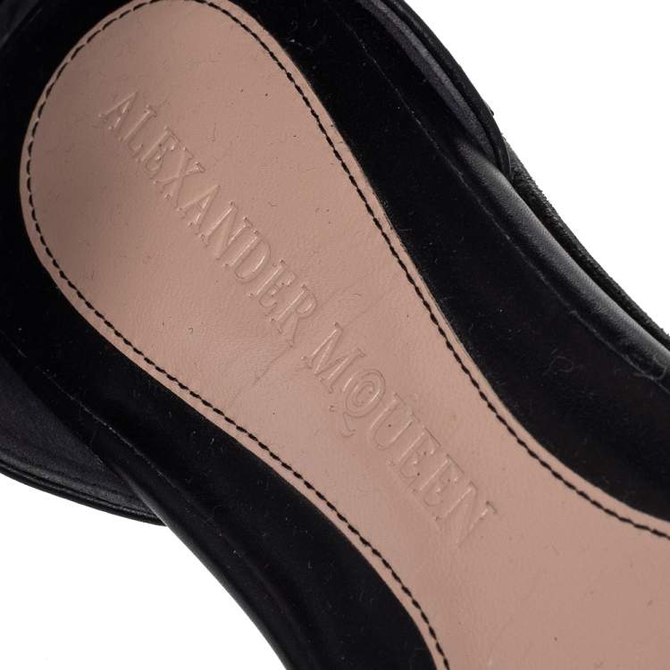 Pre Owned Alexander McQueen Black Leather Skull Embellished Thong Flat Sandals Size 38