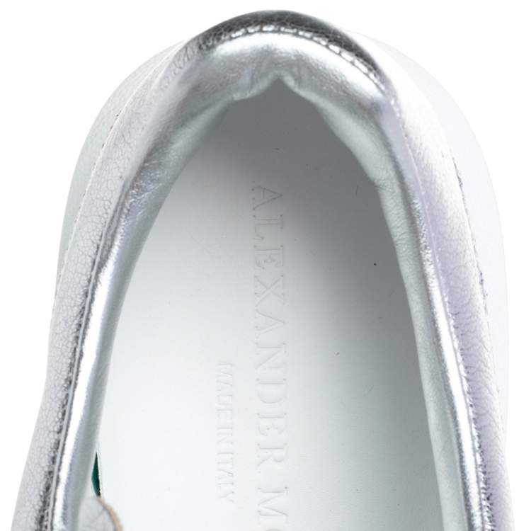 مملوكة مسبقًا Alexander McQueen White/Silver Glitter And Leather Low Top Sneakers Size 40