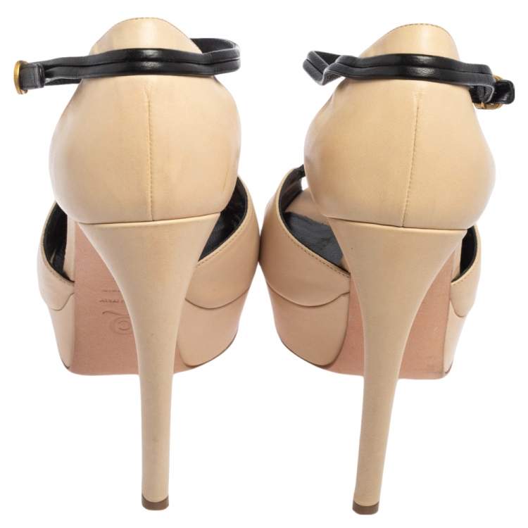 Pre Owned Alexander McQueen Beige/Black Leather Platform T Strap  Sandals Size 36.5