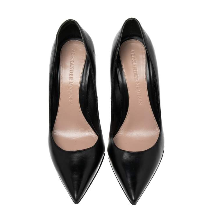 Pre Owned Alexander McQueen Black Leather Pointed Toe Pumps Size 39