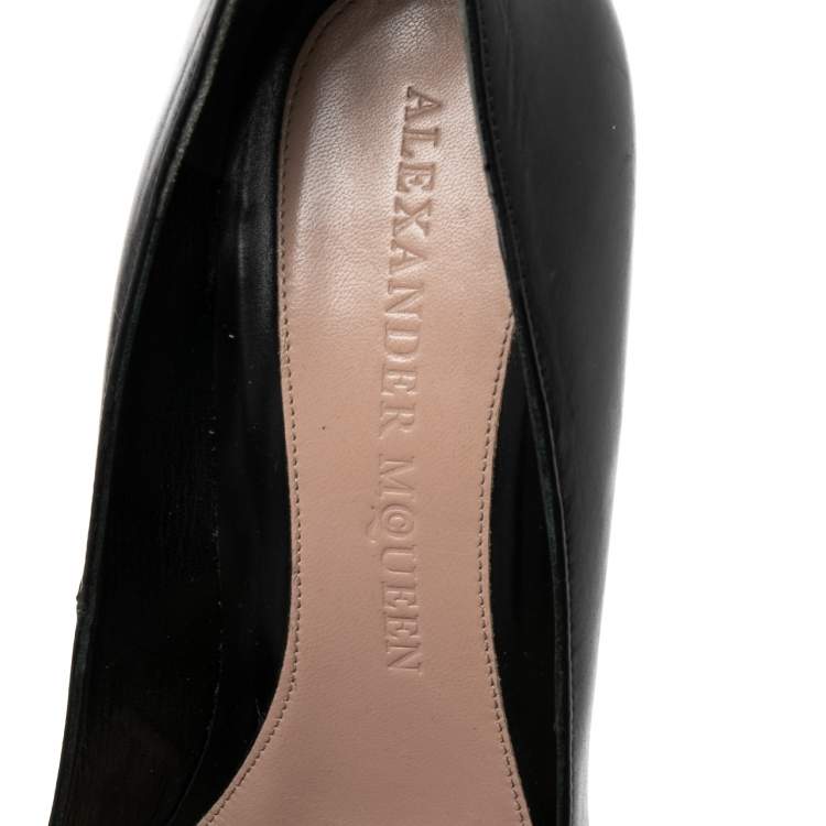 Pre Owned Alexander McQueen Black Leather Pointed Toe Pumps Size 39