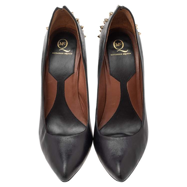 Pre Owned Alexander McQueen Black Leather Spike Pointed Toe Pumps Size 39
