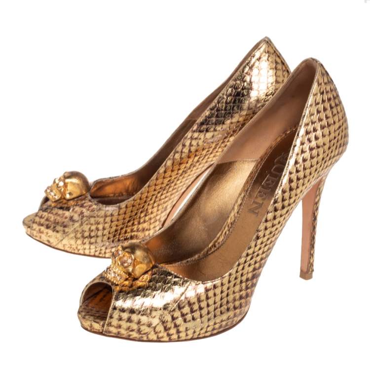 Pre Owned Alexander McQueen Metallic Gold Snakeskin Skull Detail Peep Toe Pumps Size 36