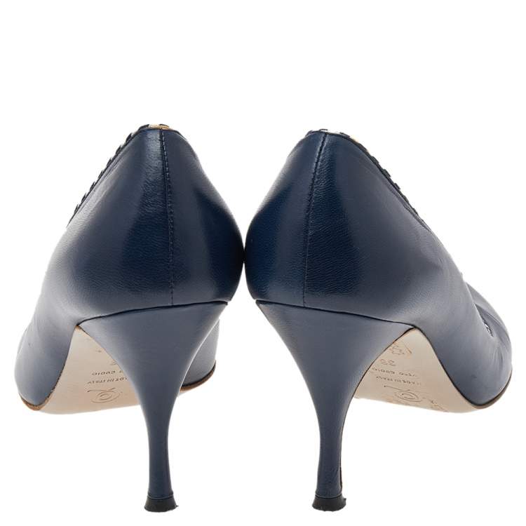 مملوكة مسبقًا Alexander McQueen Blue Leather Round Toe Pumps Size 38