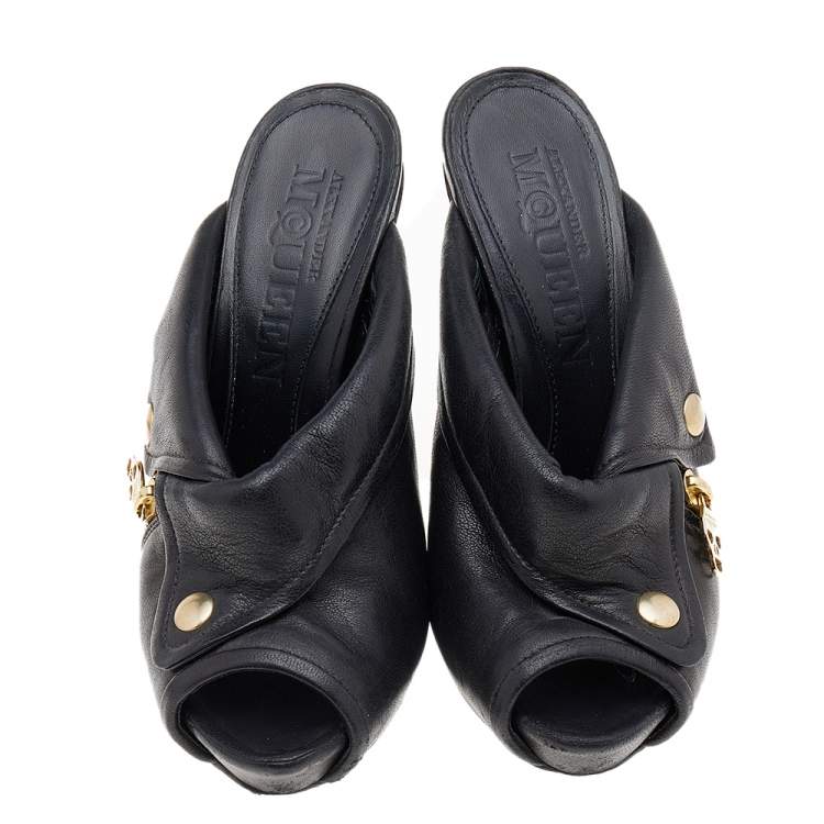 مملوكة مسبقًا Alexander McQueen Black Leather Dredge Peep Toe Mule Sandals Size 36.5