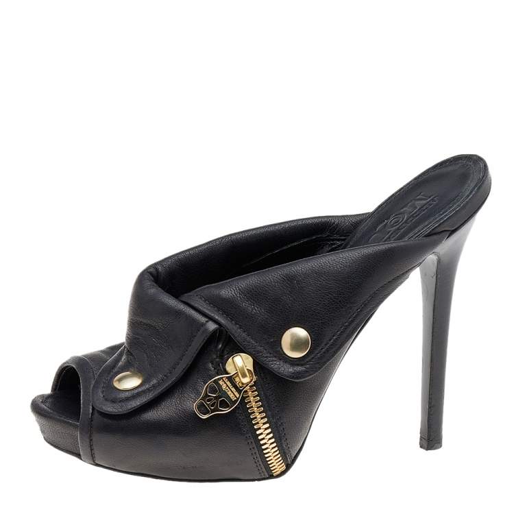 مملوكة مسبقًا Alexander McQueen Black Leather Dredge Peep Toe Mule Sandals Size 36.5