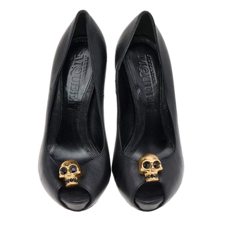 Pre Owned Alexander McQueen Black Leather Crystal Embellished Skull Peep Toe Pumps Size 35