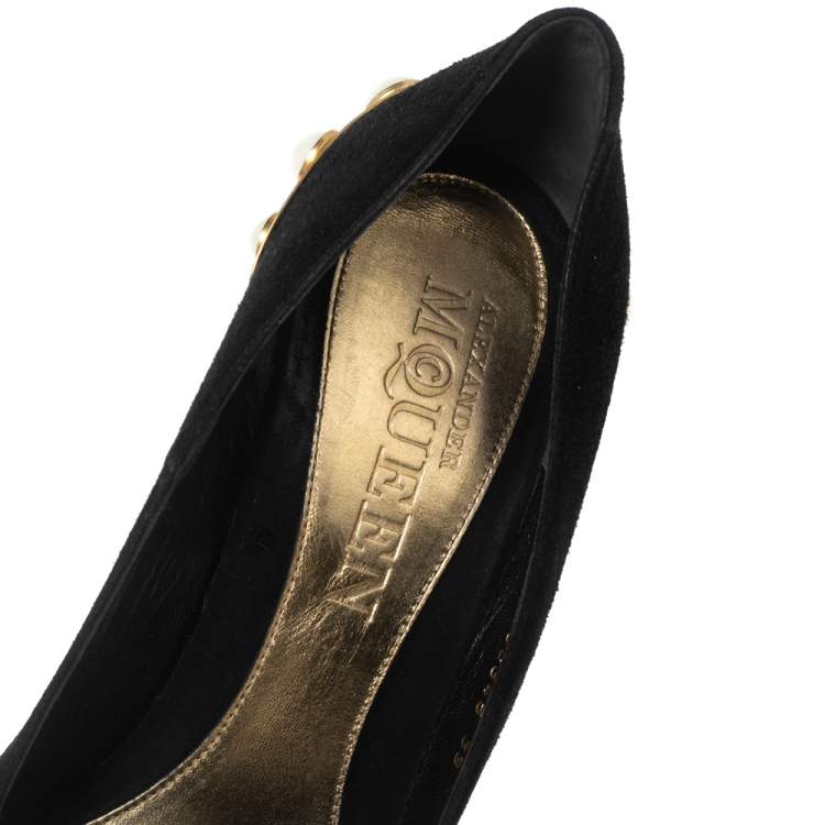 Pre Owned Alexander McQueen Black Suede  Pearl Embellished Pointed Toe Pumps Size 39