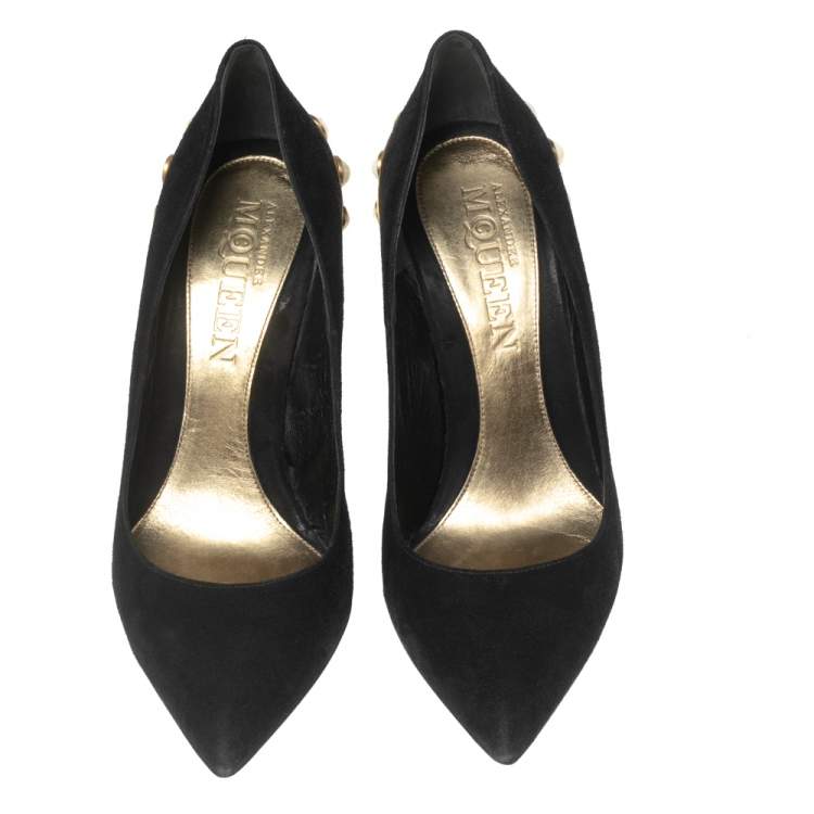 Pre Owned Alexander McQueen Black Suede  Pearl Embellished Pointed Toe Pumps Size 39