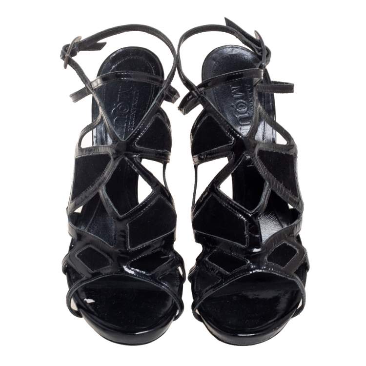 مملوكة مسبقًا Alexander McQueen Black Patent Leather and Suede Caged Sandals Size 39