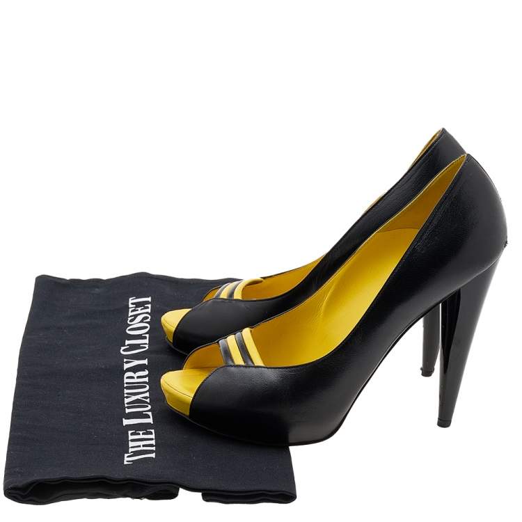 Pre Owned Alexander McQueen Black/Yellow Leather Peep Toe Pumps Size 37.5