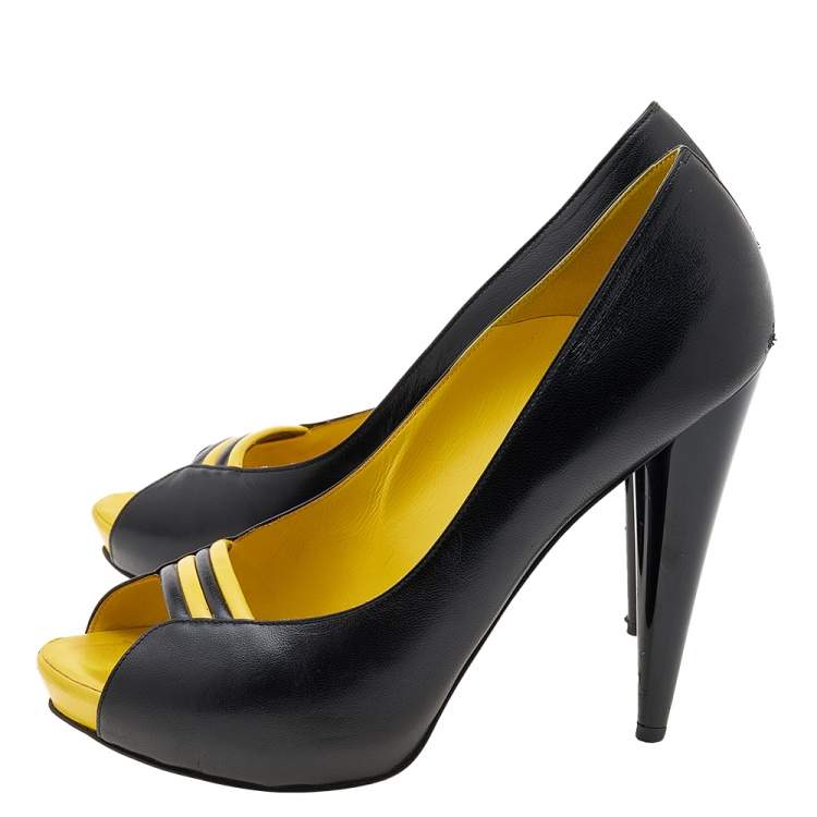 Pre Owned Alexander McQueen Black/Yellow Leather Peep Toe Pumps Size 37.5
